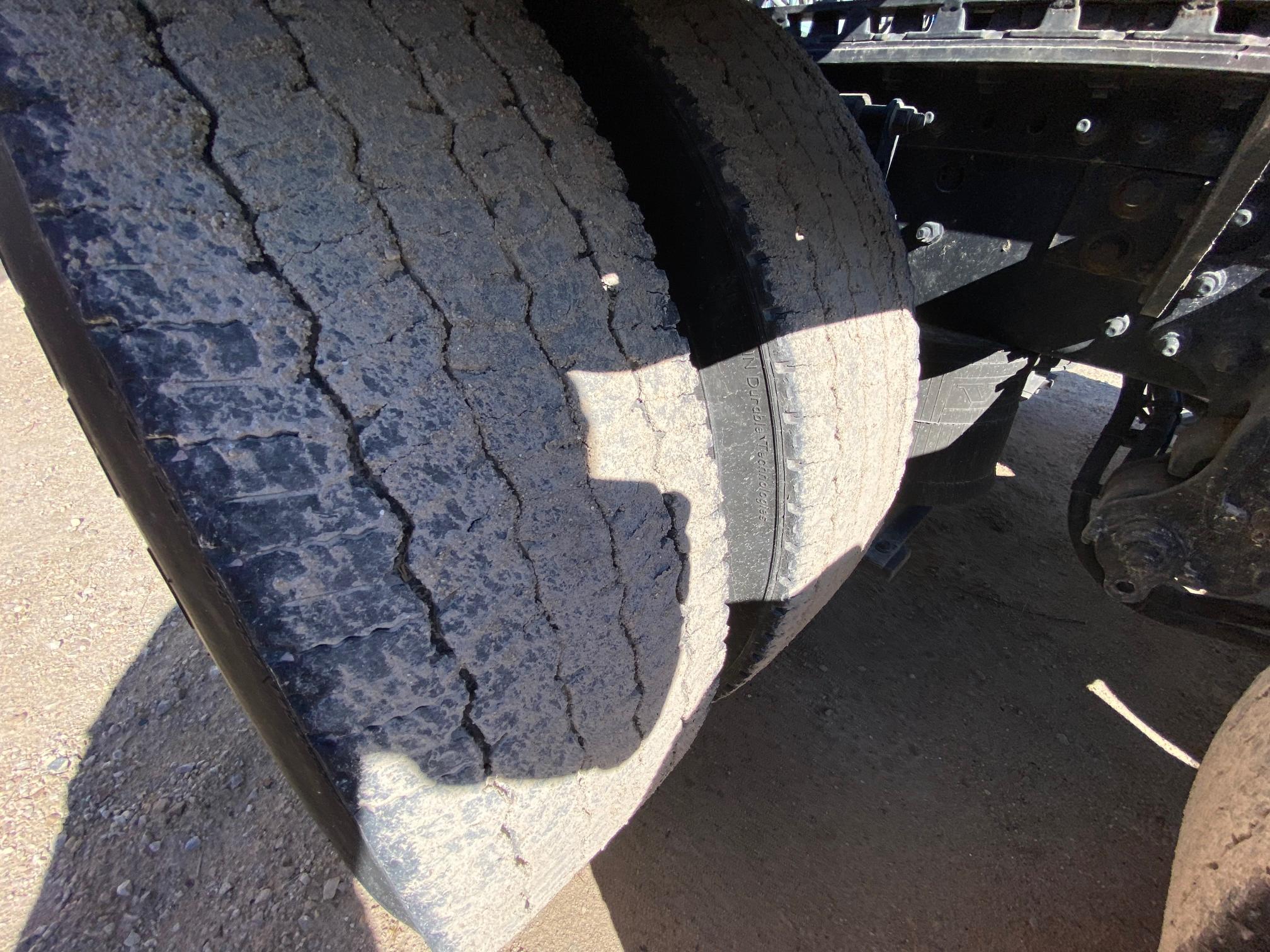 2021 VOLVO VNL - Image 26